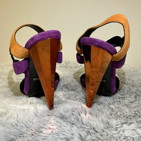 Gucci Women’s Suede Pumps - Picture 2 of 4